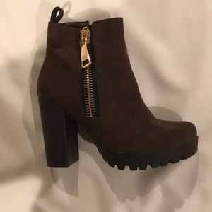 Platform ankle boots size 8, brand Ela Footwear.